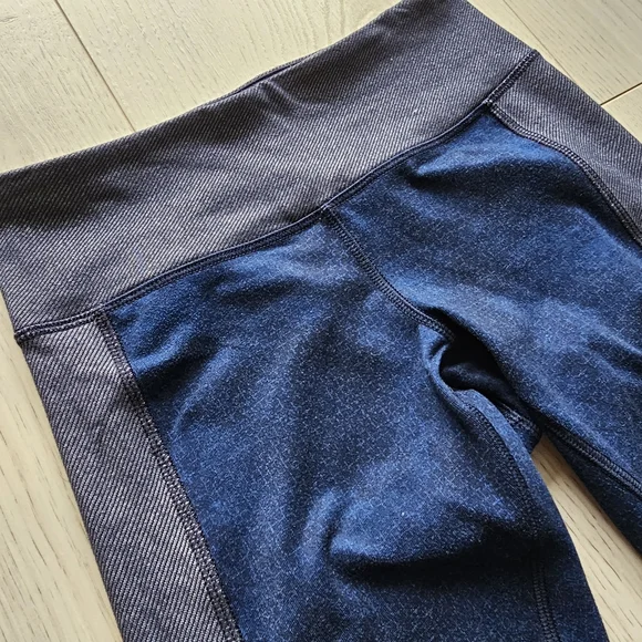 Lululemon Wunder Under Crop Sashiko - size 2 - Picture 5 of 7